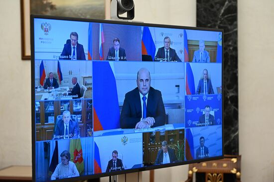 Президент РФ В. Путин провел совещание с членами правительства РФ