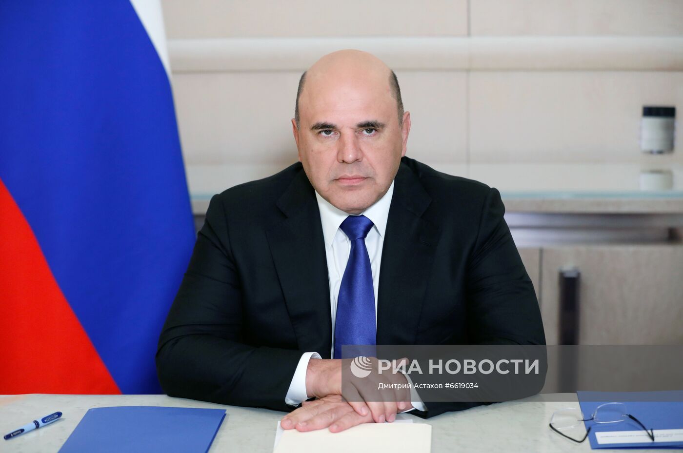 Президент РФ В. Путин провел совещание с членами правительства РФ