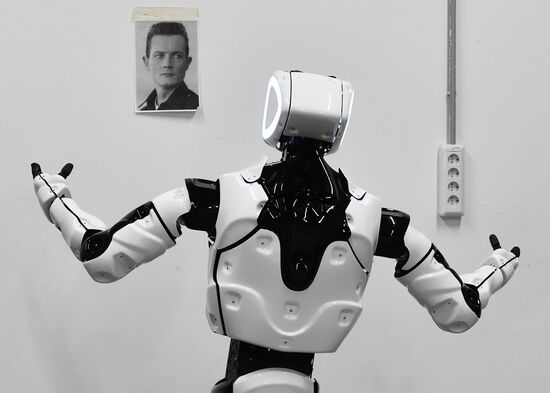 Производство роботов для бизнеса компанией "Промобот" в Перми