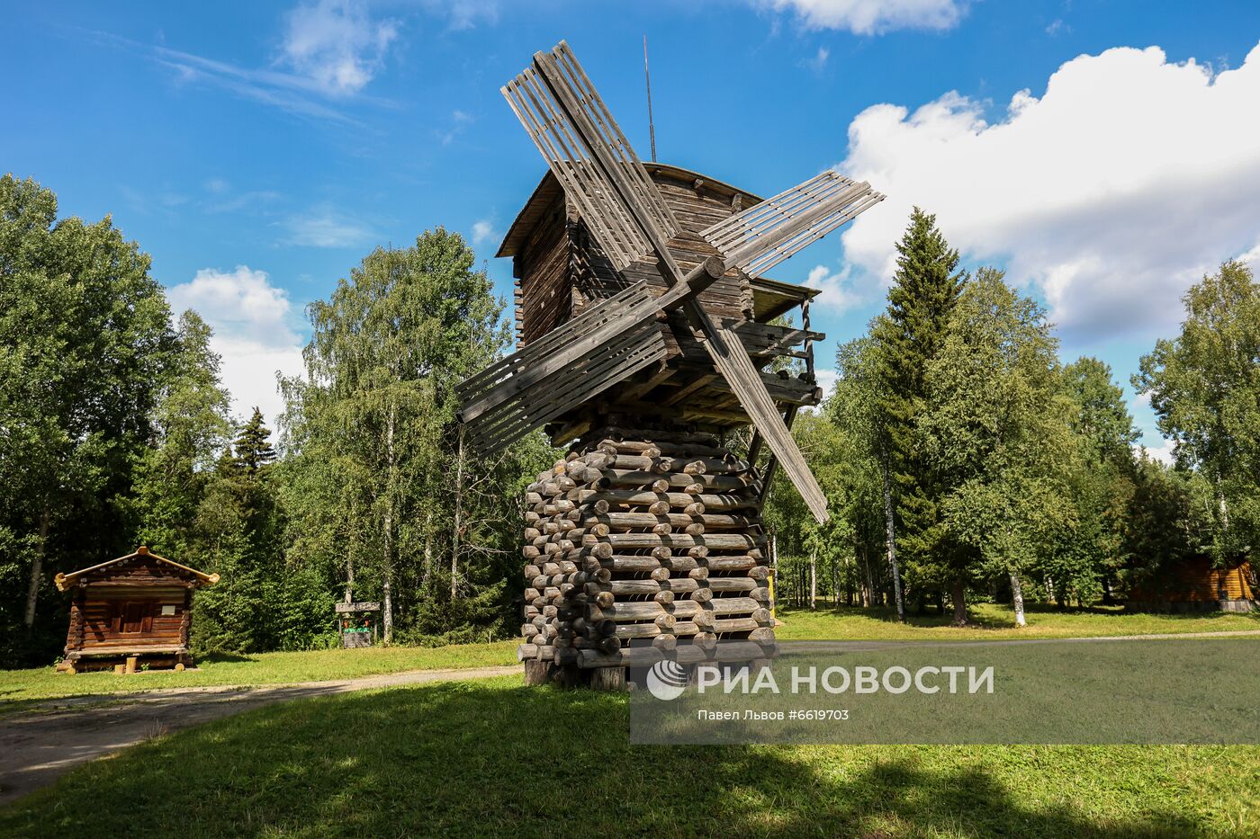 Музей деревянного зодчества "Малые Корелы" в Архангельске