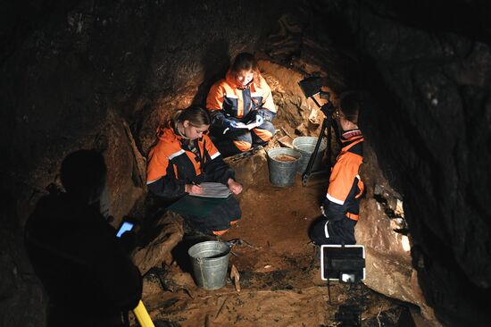 Археологический памятник "Денисова пещера" в Алтайском крае