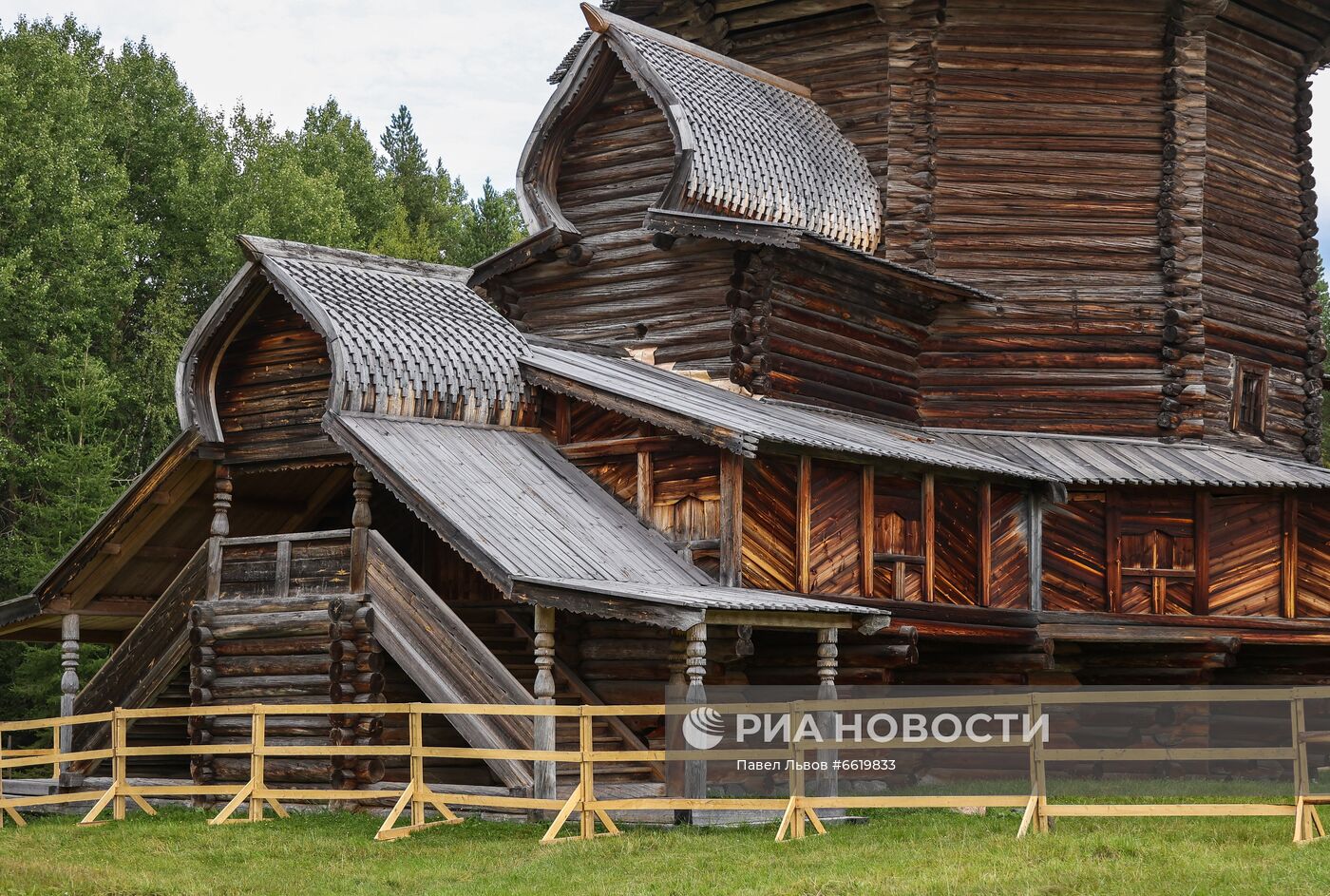 Музей деревянного зодчества "Малые Корелы" в Архангельске