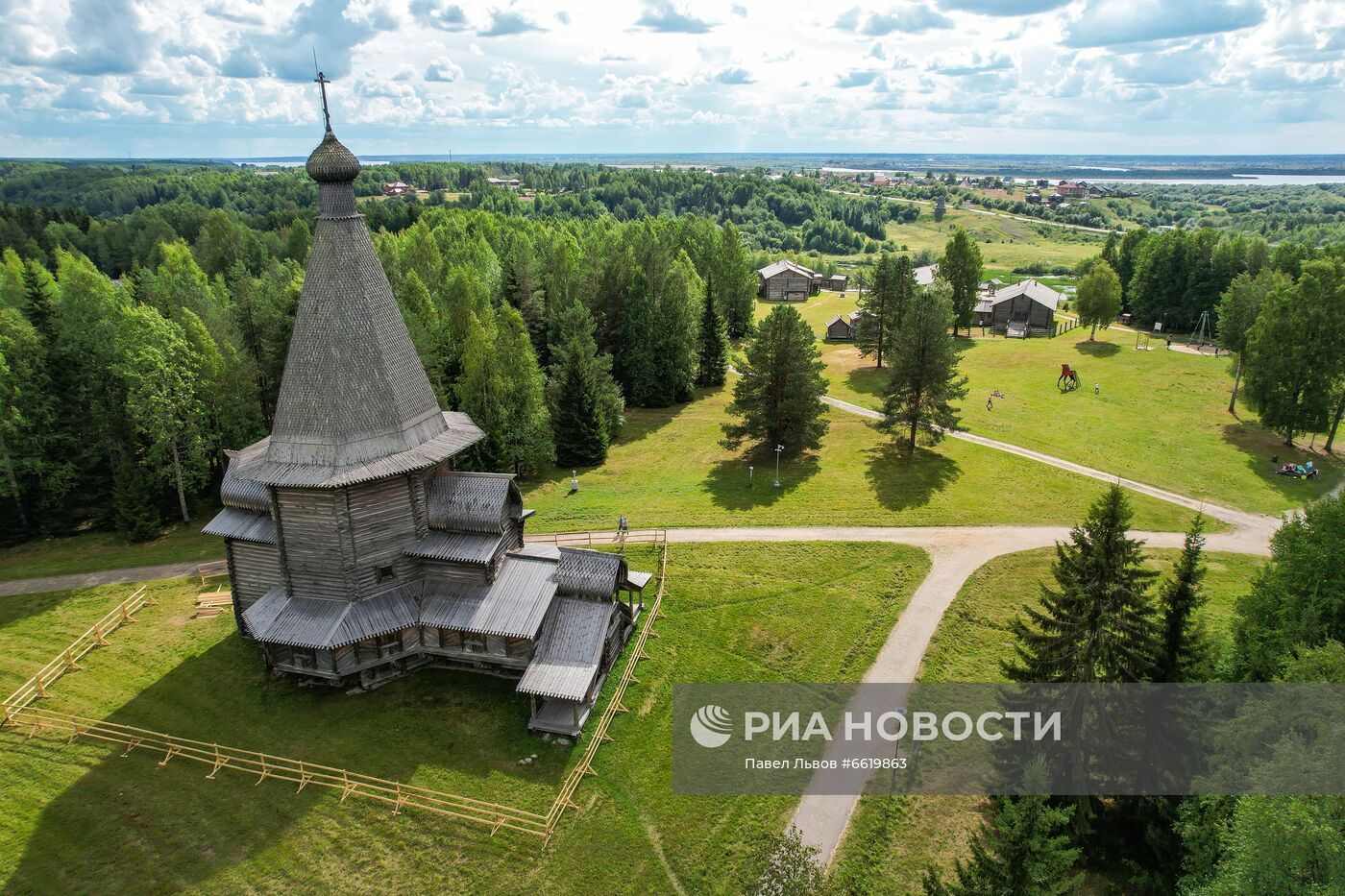 Музей деревянного зодчества "Малые Корелы" в Архангельске