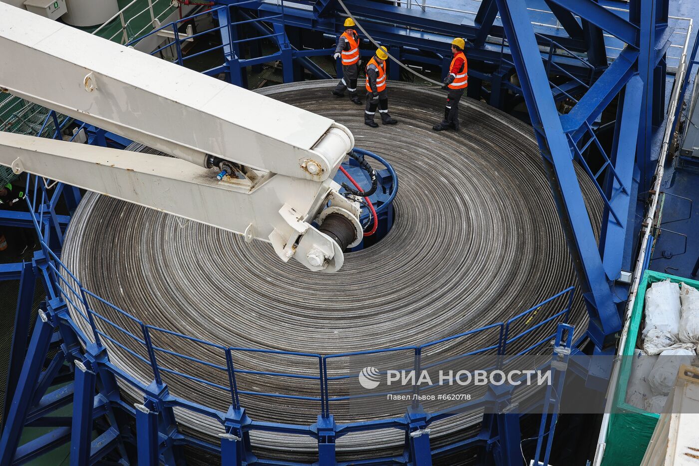 Глубоководная прокладка трансарктической линии связи Мурманск-Владивосток