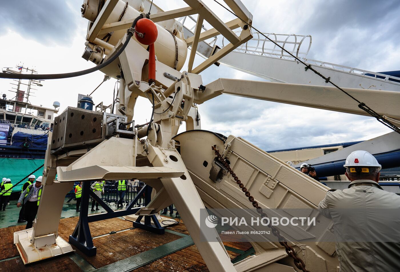 Глубоководная прокладка трансарктической линии связи Мурманск-Владивосток