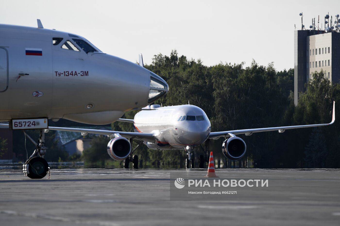 Самолеты в аэропорту Казани