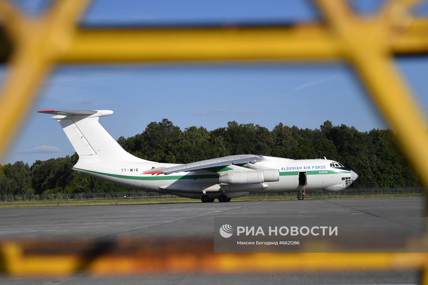 Самолеты в аэропорту Казани