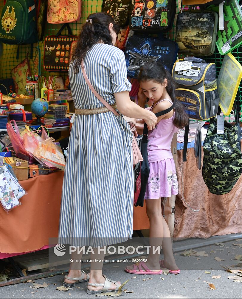 Школьная ярмарка в Симферополе