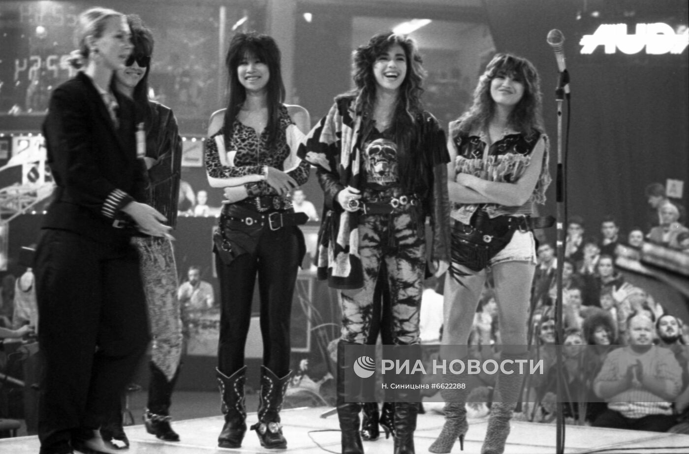 Японская музыкальная группа "Шоу-Уа"