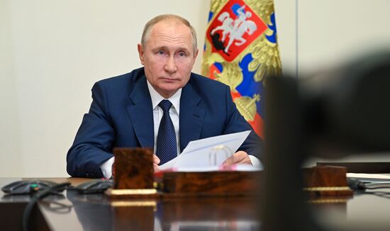 Президент РФ В. Путин провел встречу с членами паралимпийской команды России
