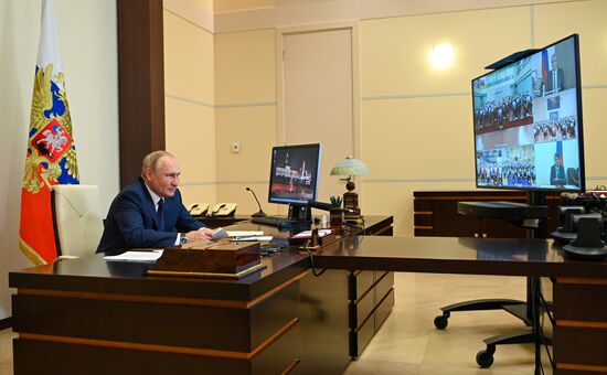 Президент РФ В. Путин провел встречу с членами паралимпийской команды России