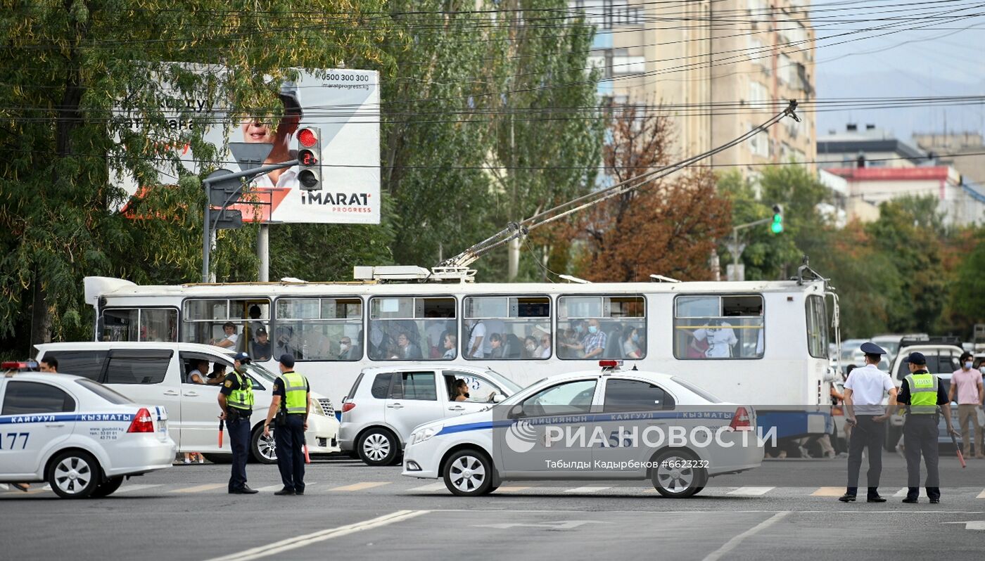 В Бишкеке милиция оцепила здание ЦУМа из-за возможного минирования