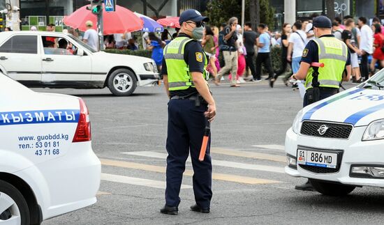 В Бишкеке милиция оцепила здание ЦУМа из-за возможного минирования