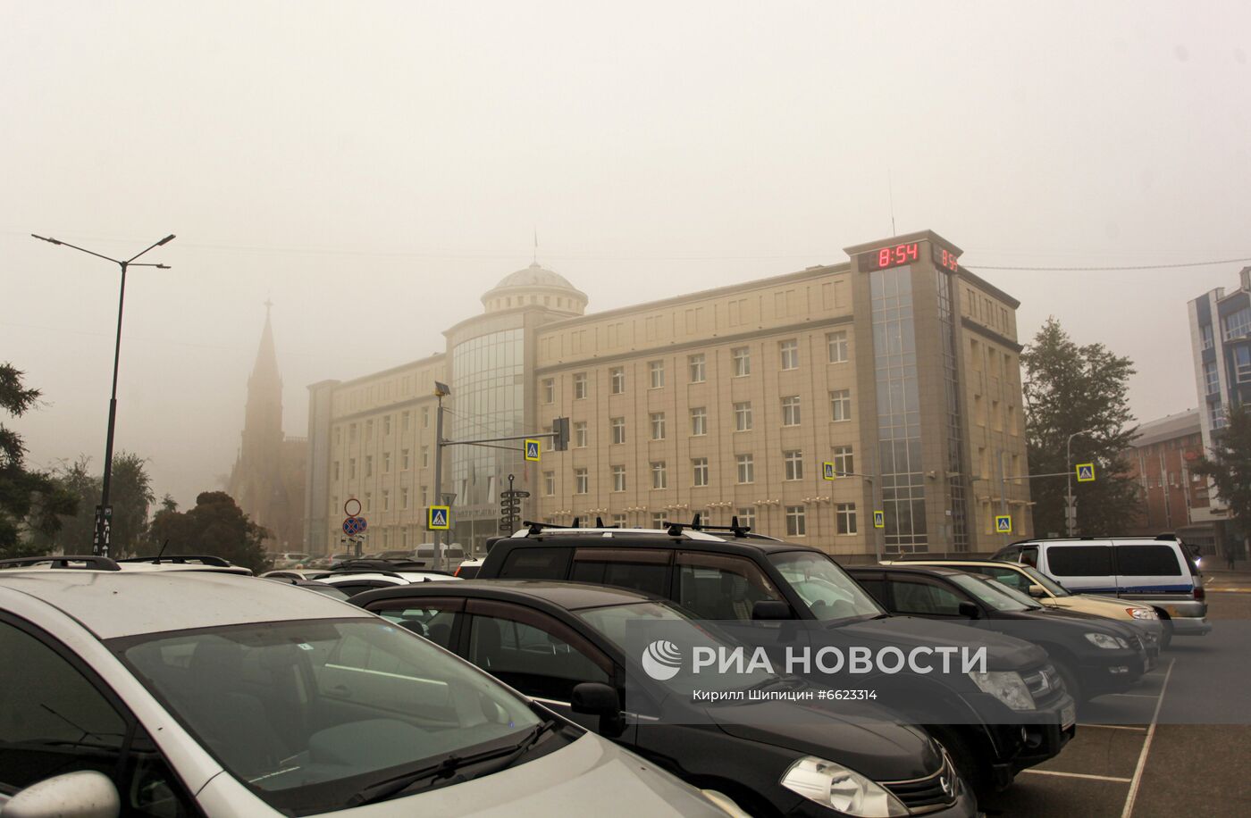 Смог от якутских лесных пожаров в Иркутске