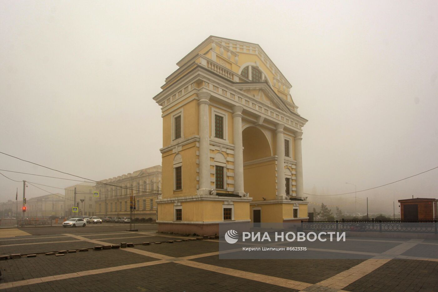 Смог от якутских лесных пожаров в Иркутске