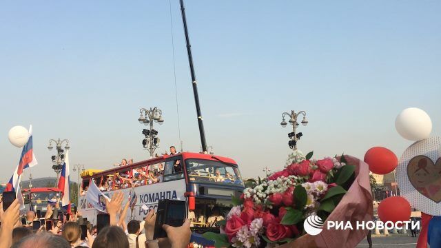 Российские олимпийцы приехали на Красную площадь