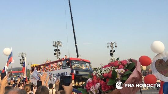 Российские олимпийцы приехали на Красную площадь