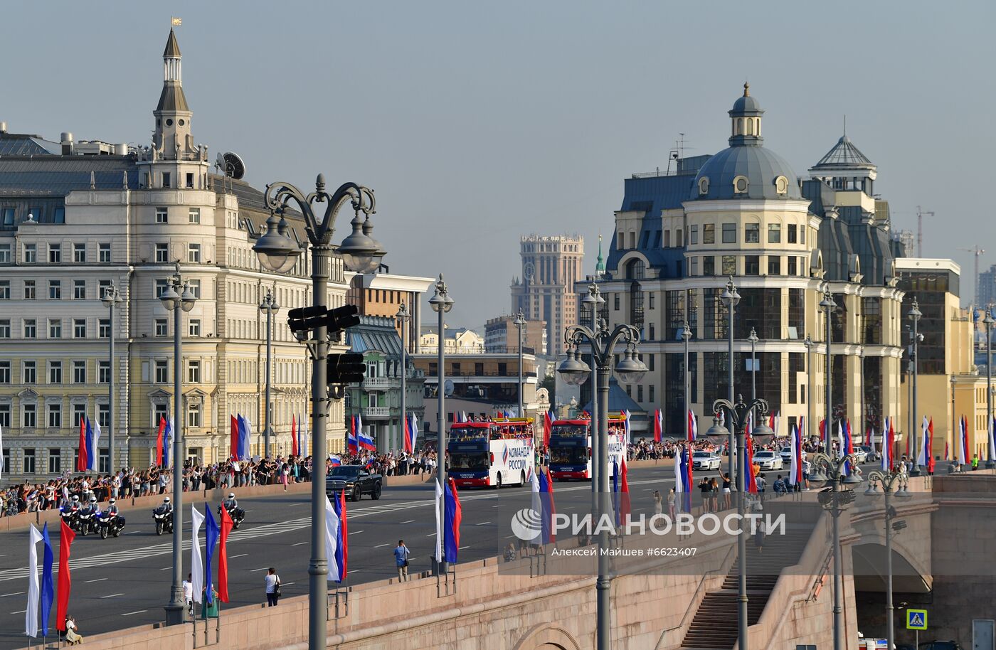 Торжественная встреча олимпийцев на Красной площади