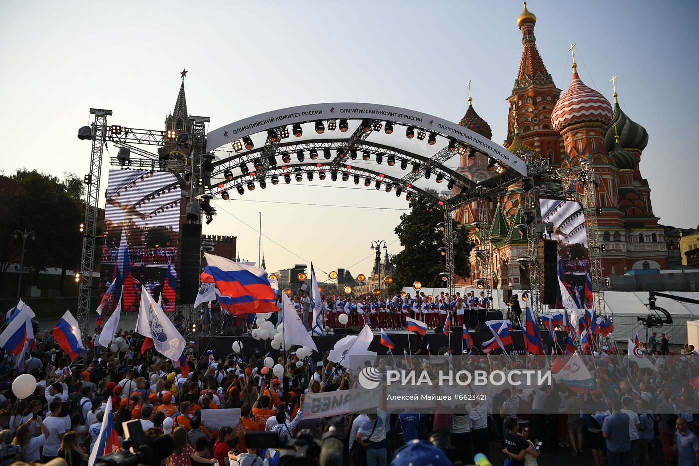 Торжественная встреча олимпийцев на Красной площади