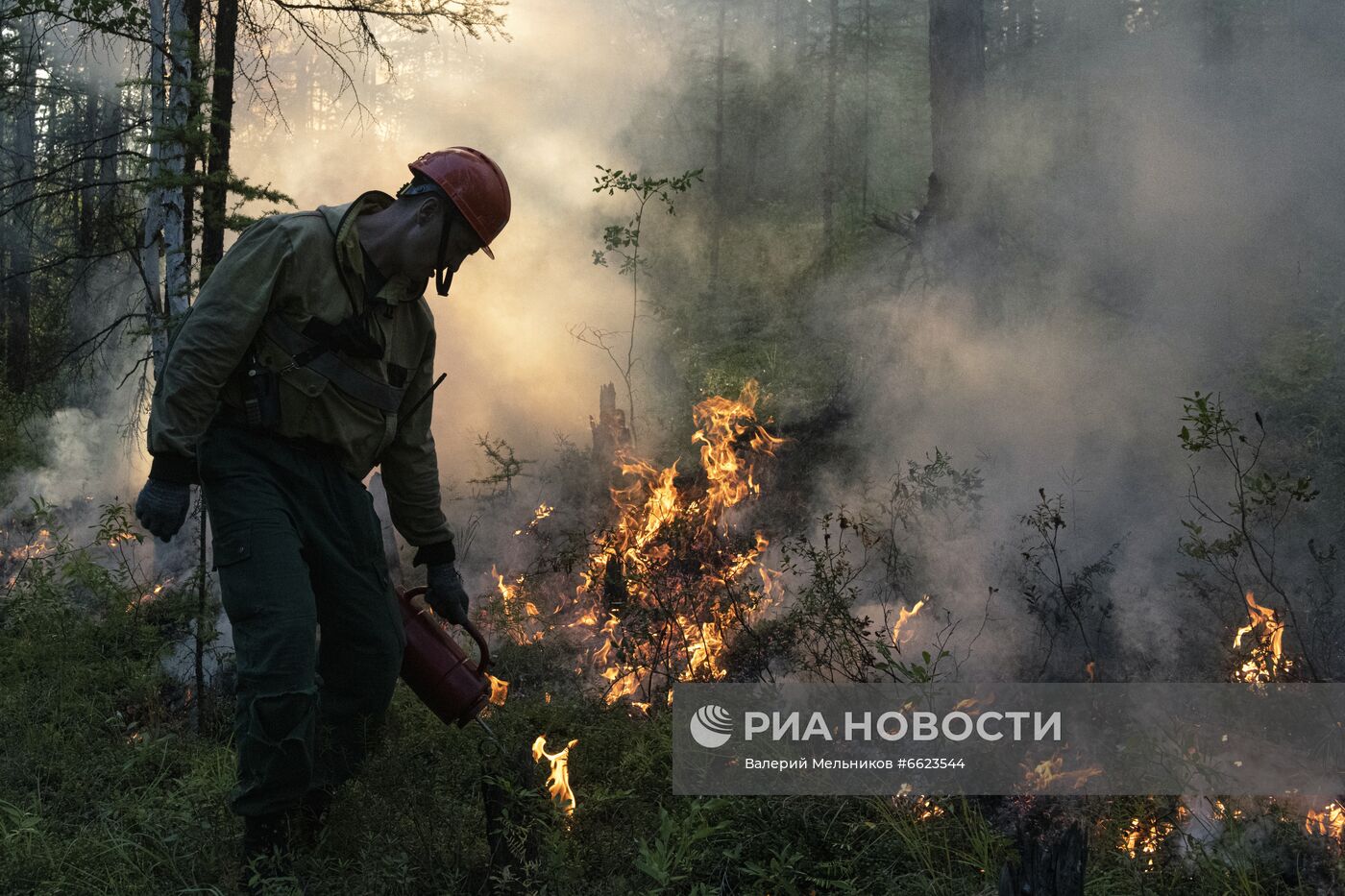 Тушение лесных пожаров в Якутии