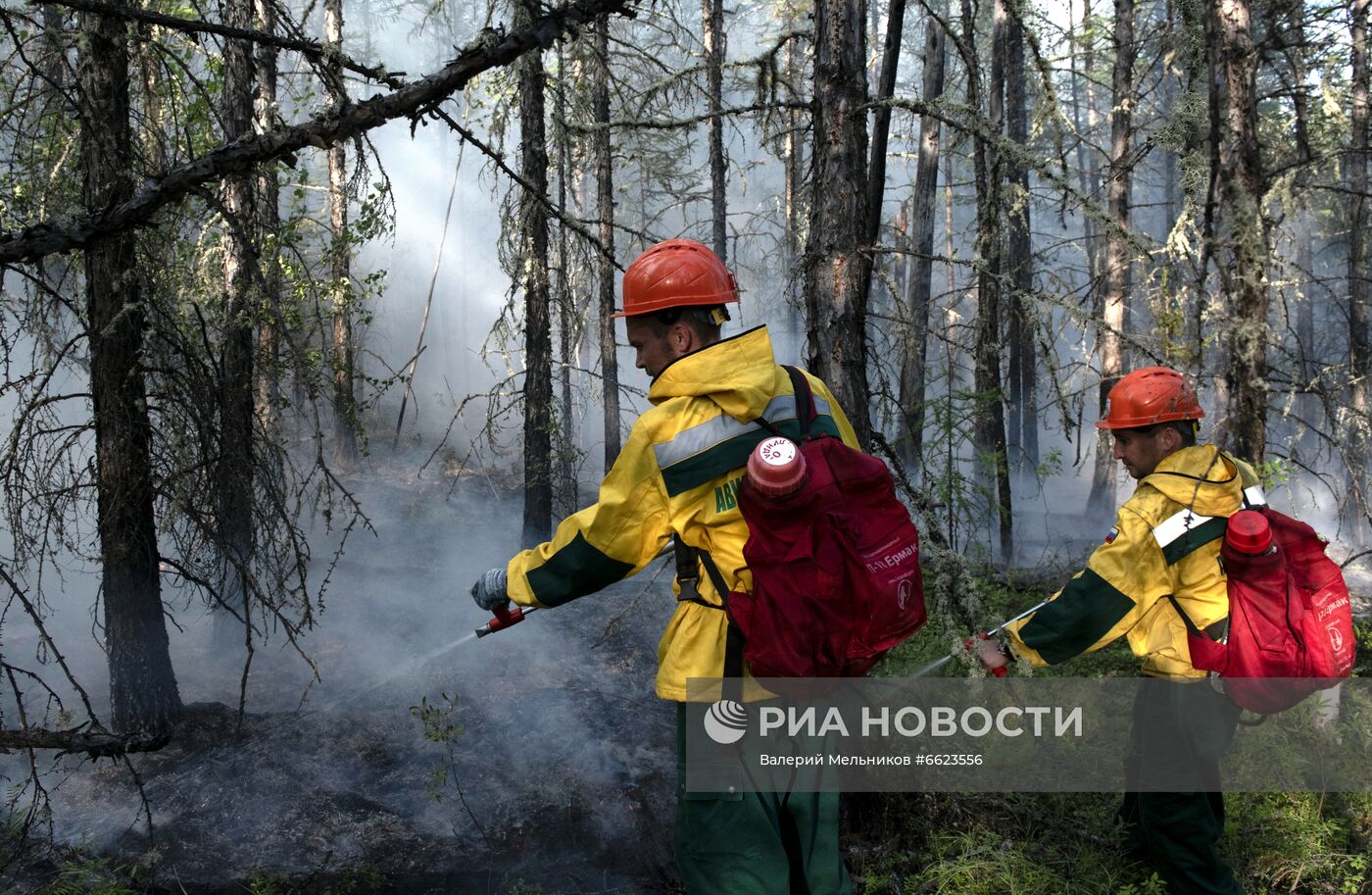 Тушение лесных пожаров в Якутии