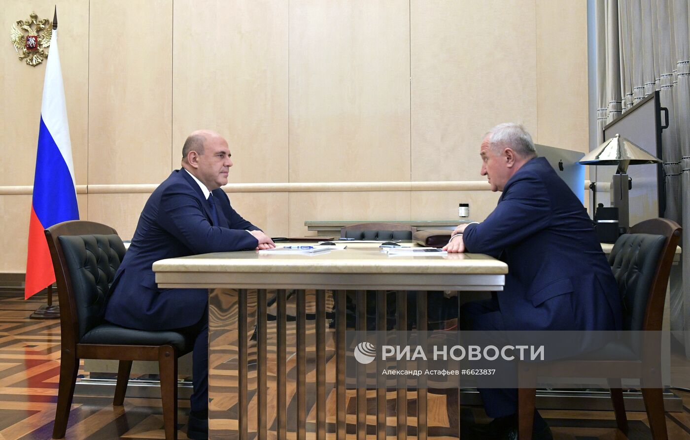 Премьер-министр РФ М. Мишустин встретился с главой ФТС В. Булавиным