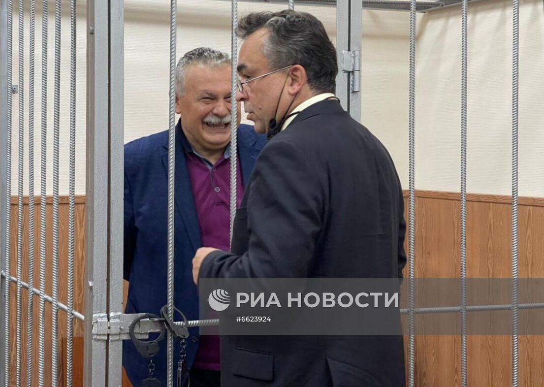 Избрание меры пресечения экс-главе правительства Северной Осетии С. Такоеву и его сообщникам