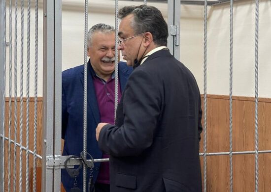 Избрание меры пресечения экс-главе правительства Северной Осетии С. Такоеву и его сообщникам