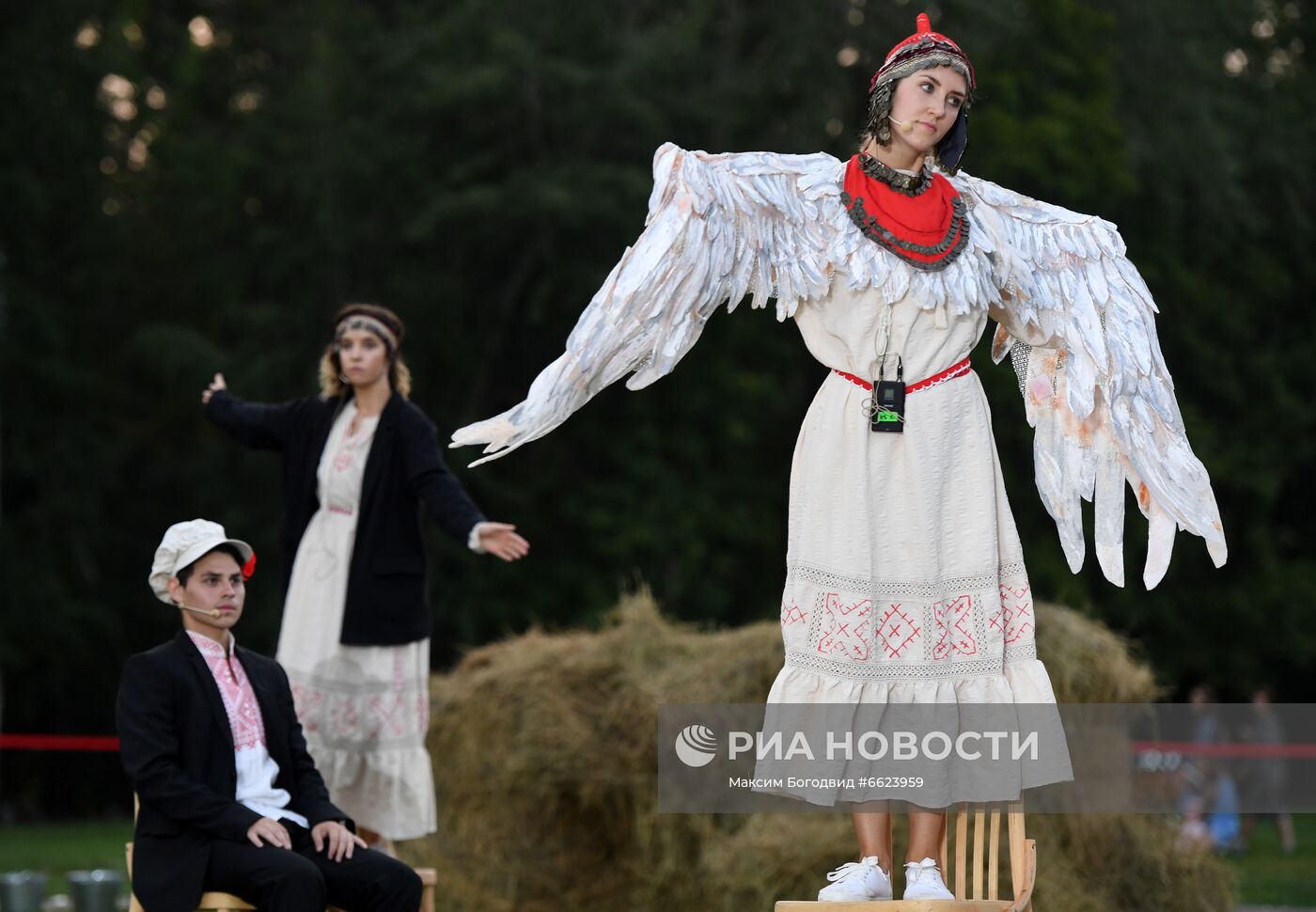 Спектакль под открытым небом "О чем поют деревья" в Казани