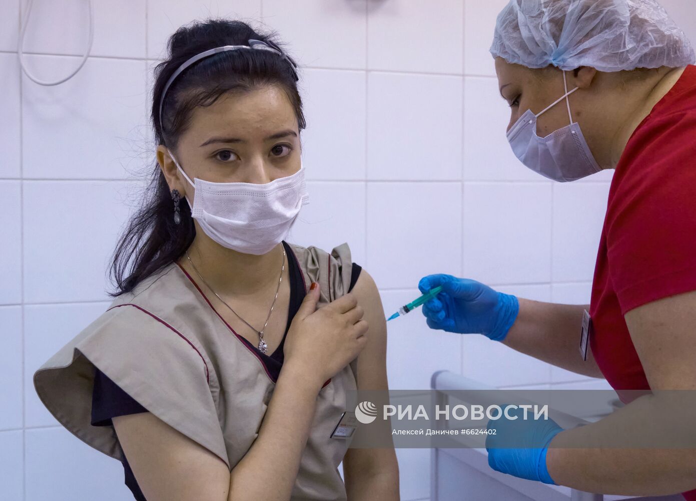 Начало вакцинации иностранцев от covid-19 в Санкт-Петербурге