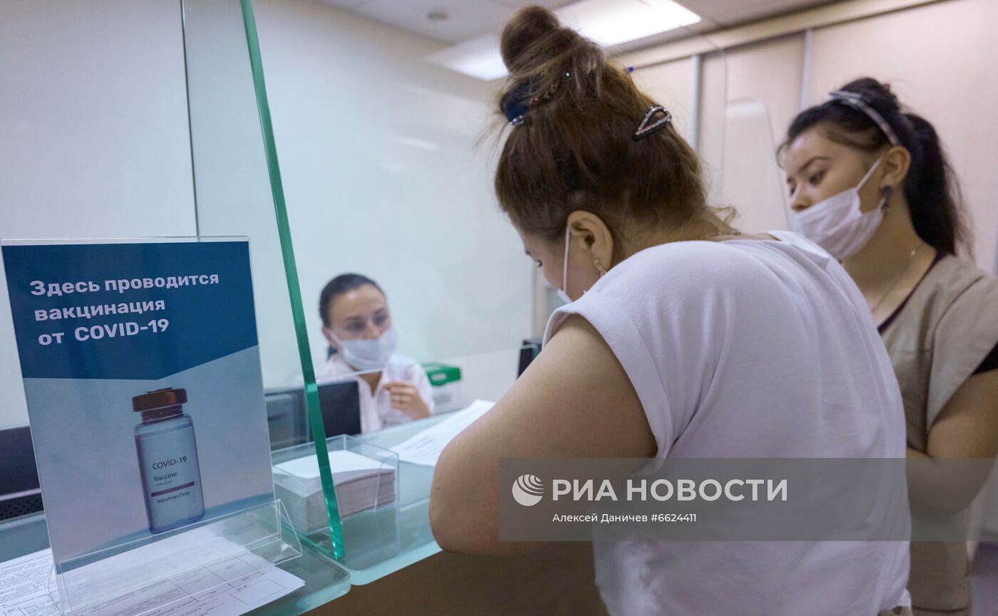 Начало вакцинации иностранцев от covid-19 в Санкт-Петербурге