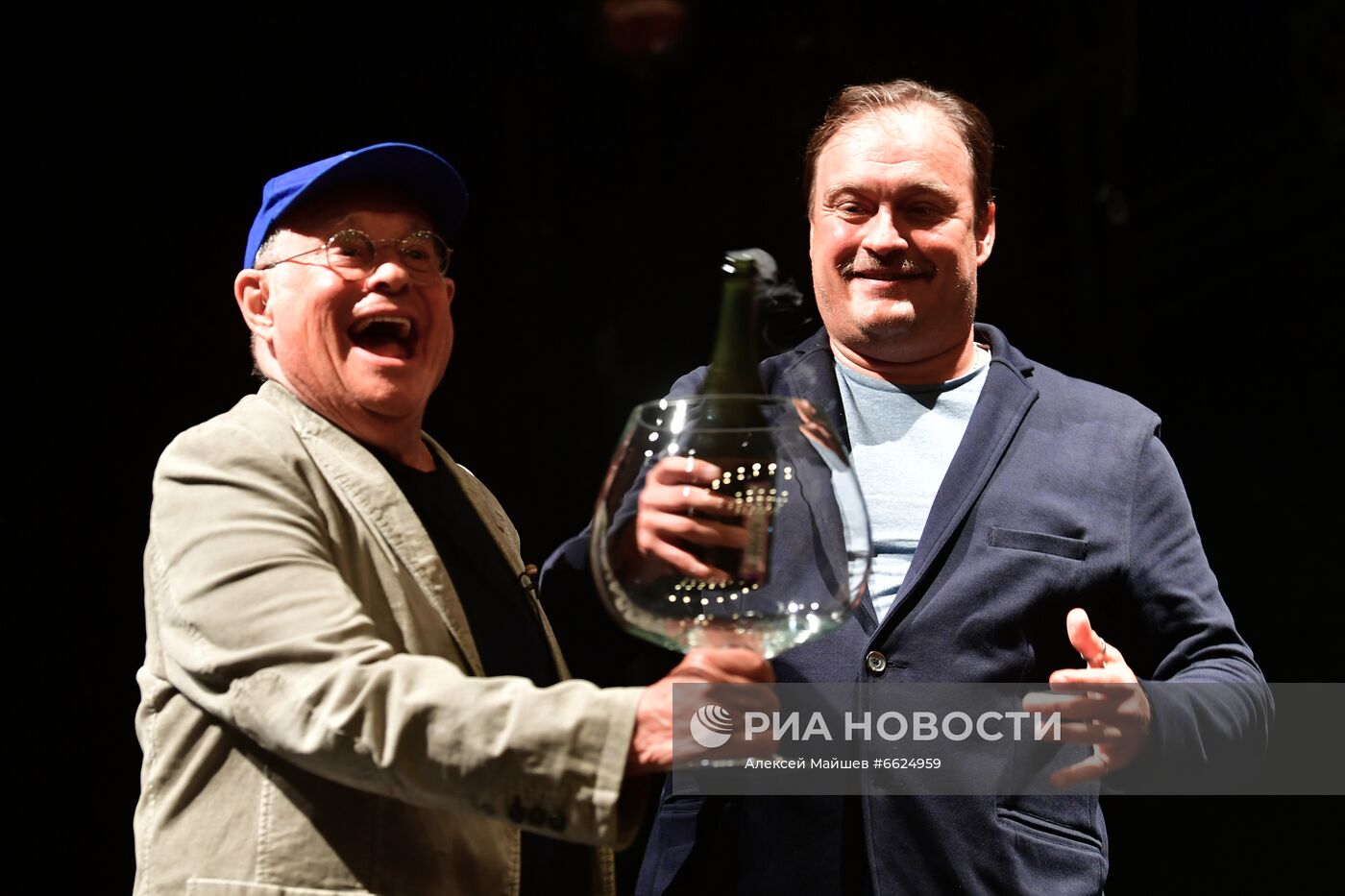 Сбор труппы в театре "У Никитских ворот"