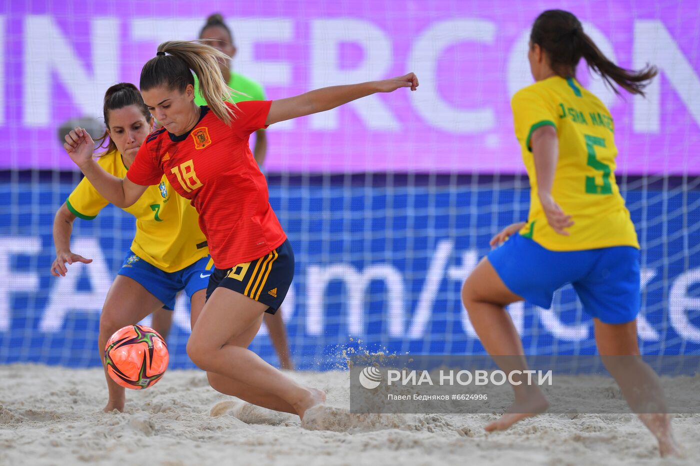 Пляжный футбол. Женщины. Межконтинентальный кубок. Матч Испания - Бразилия