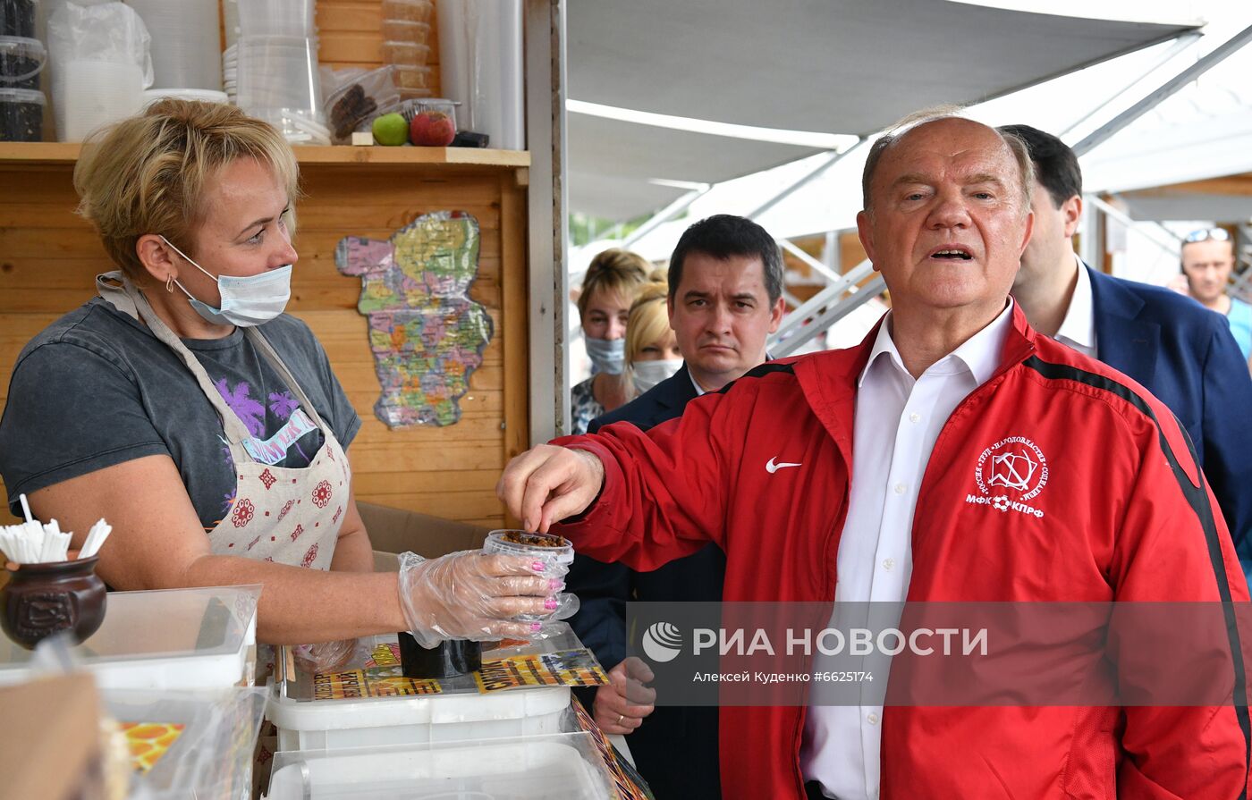 Г. Зюганов посетил ярмарку меда в музее-заповеднике "Коломенское"