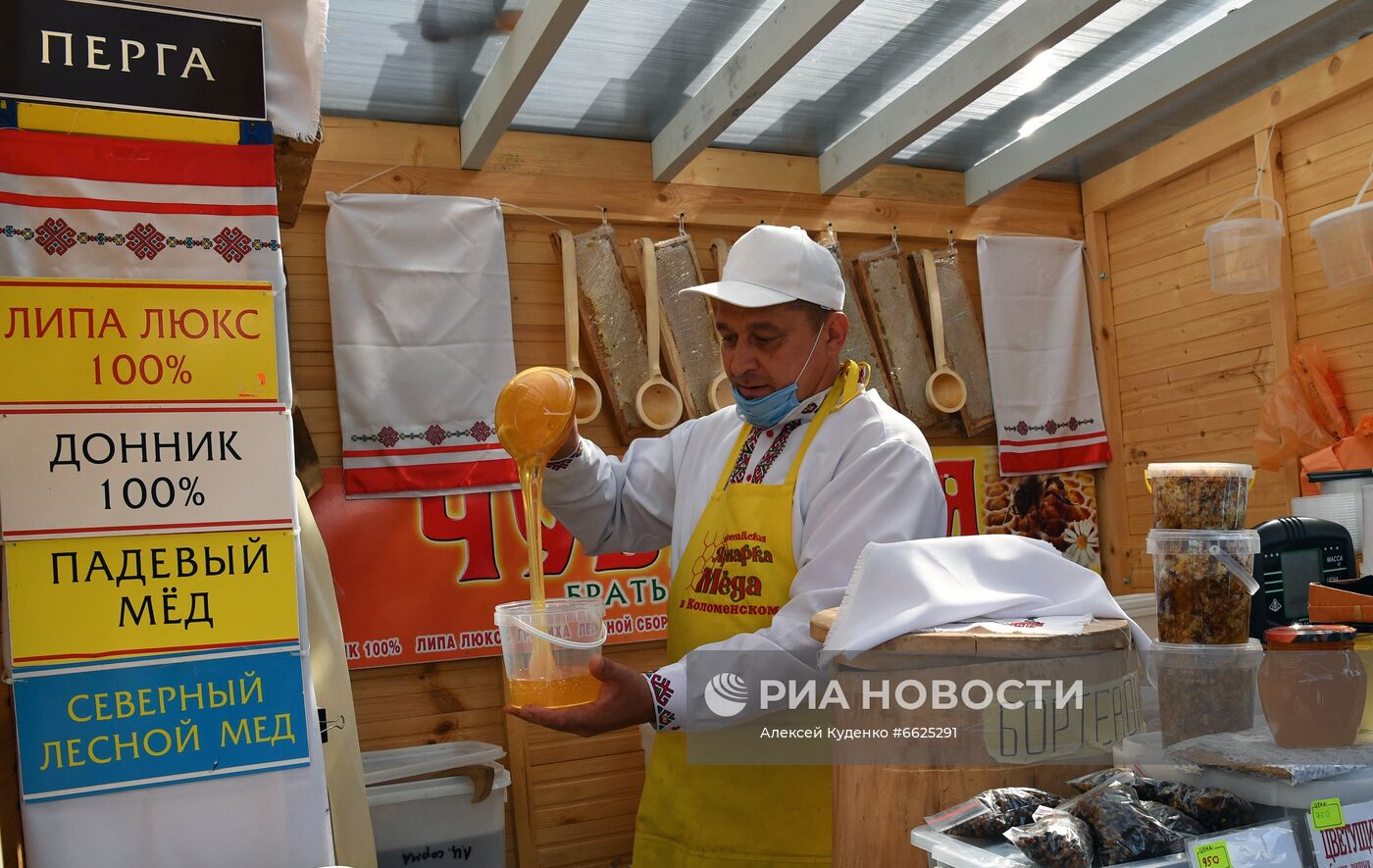 Г. Зюганов посетил ярмарку меда в музее-заповеднике "Коломенское"