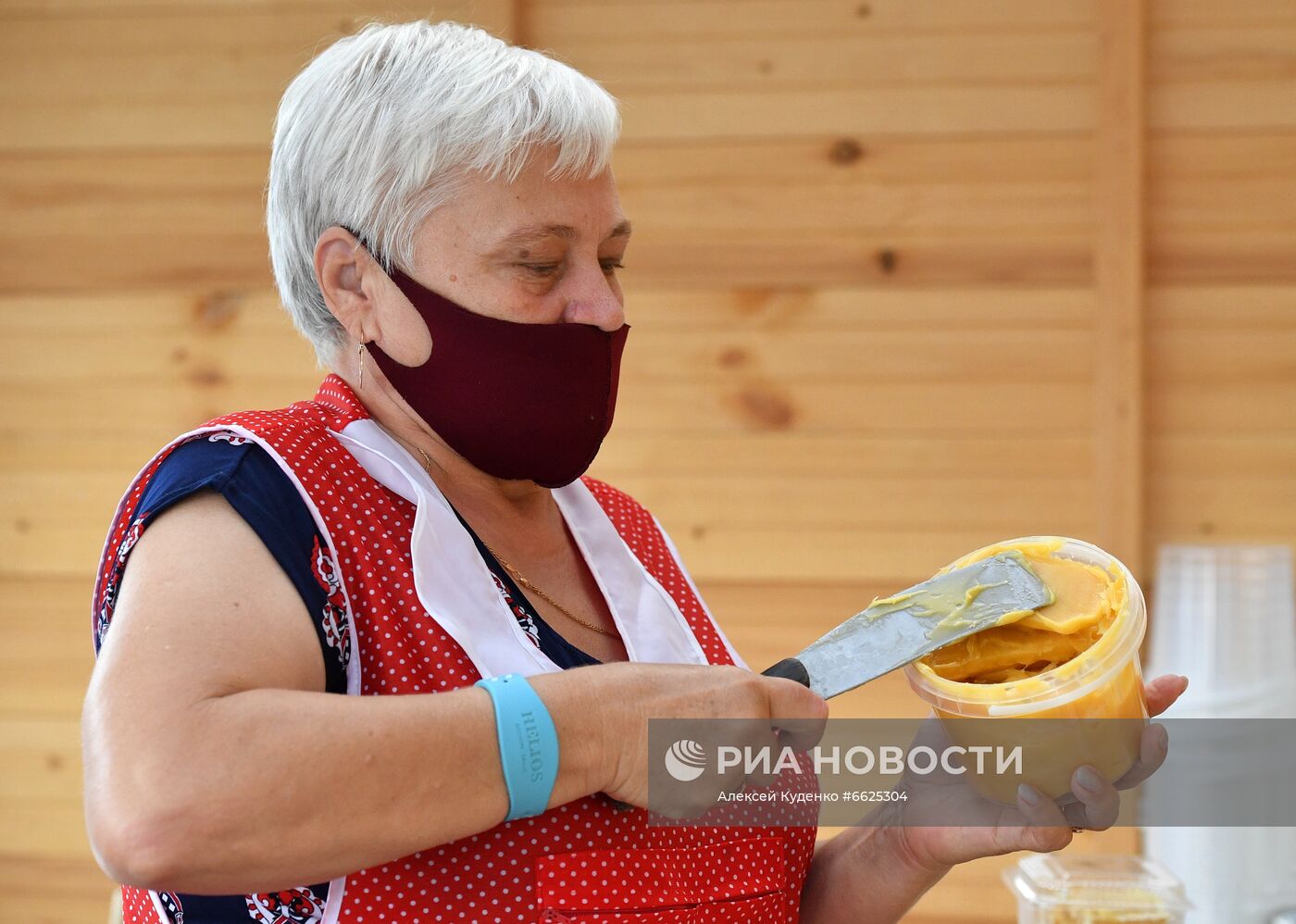 Г. Зюганов посетил ярмарку меда в музее-заповеднике "Коломенское"