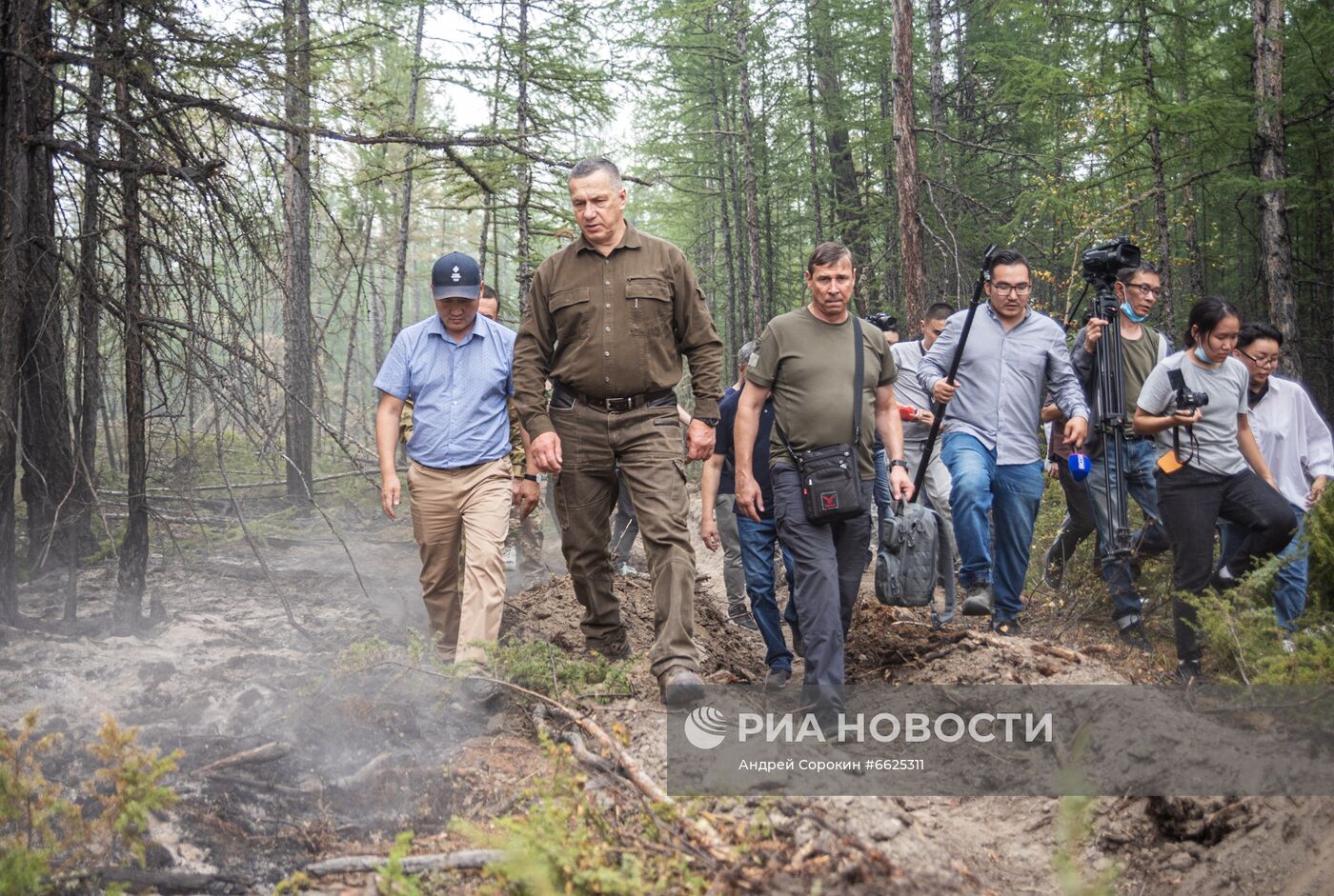 Ю. Трутнев посетил пострадавшее от пожаров село Бясь-Кюель в Якутии