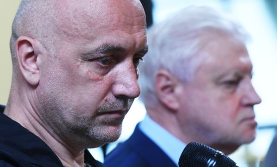 Вручение удостоверений доверенным лицам партии "Справедливая Россия - За правду" на выборах депутатов Госдумы