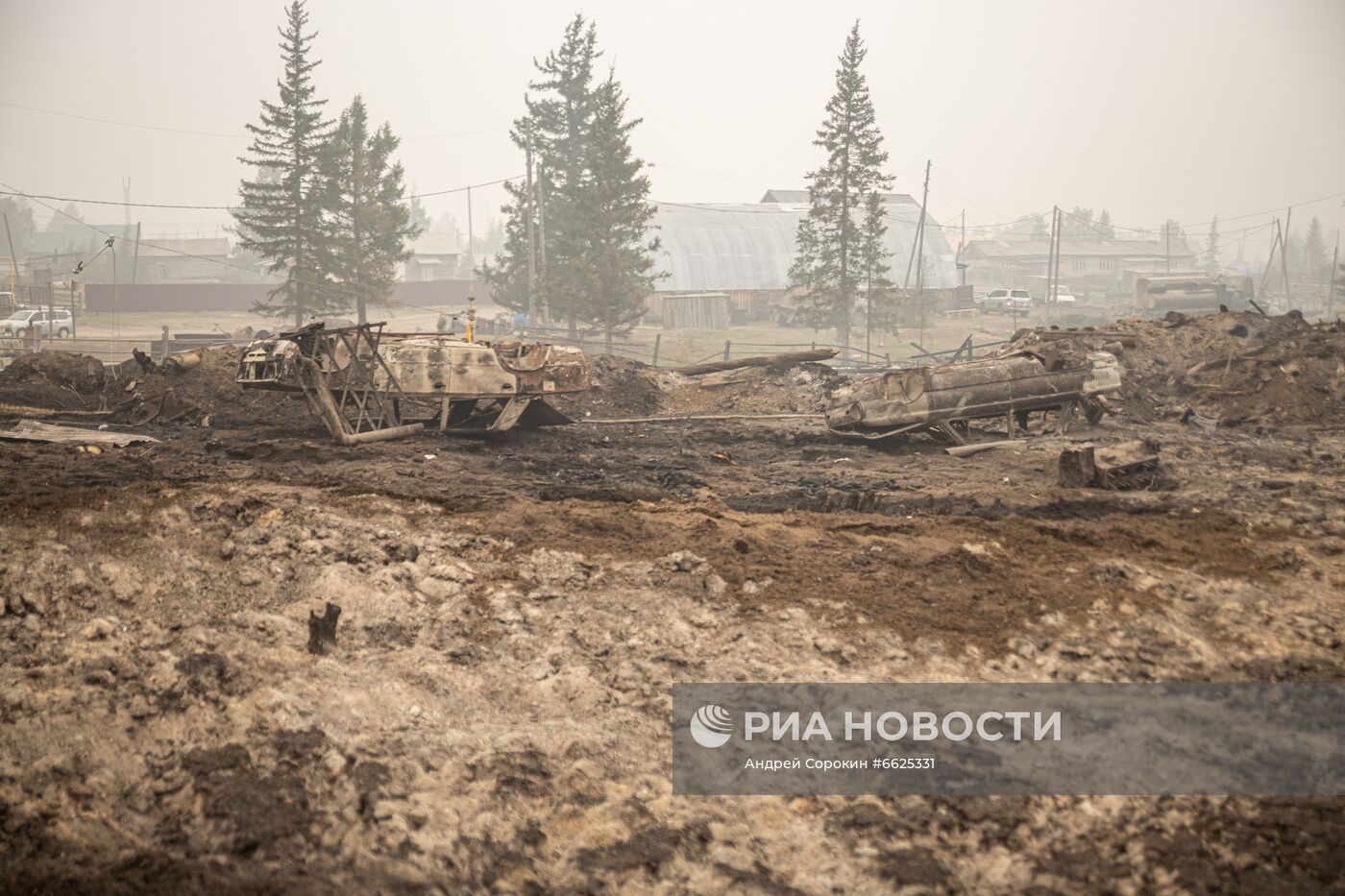 Ю. Трутнев посетил пострадавшее от пожаров село Бясь-Кюель в Якутии