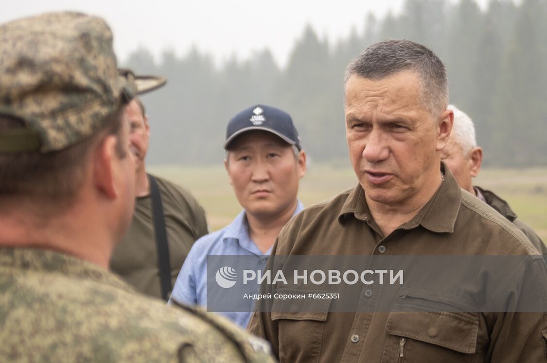 Ю. Трутнев посетил пострадавшее от пожаров село Бясь-Кюель в Якутии