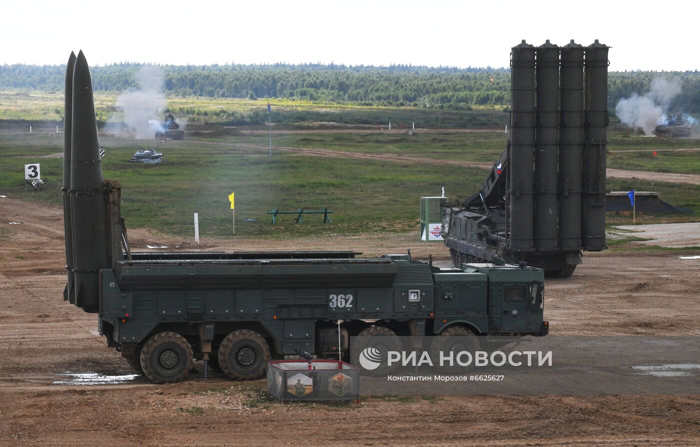 Генеральная репетиция динамического показа военной техники на полигоне "Алабино"