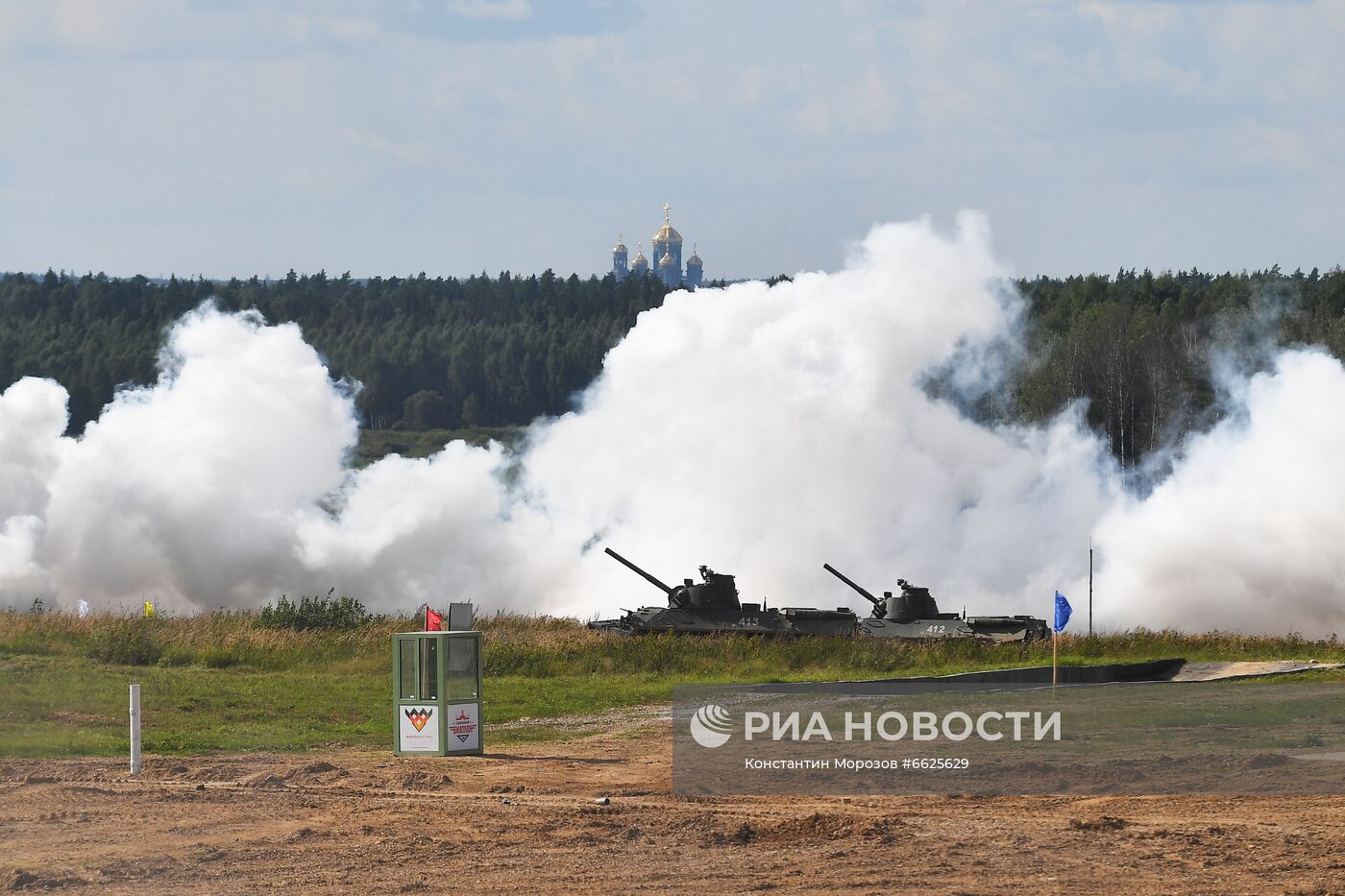 Генеральная репетиция динамического показа военной техники на полигоне "Алабино"