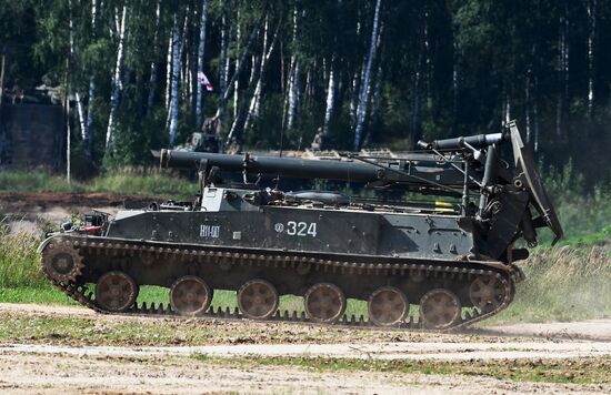 Генеральная репетиция динамического показа военной техники на полигоне "Алабино"