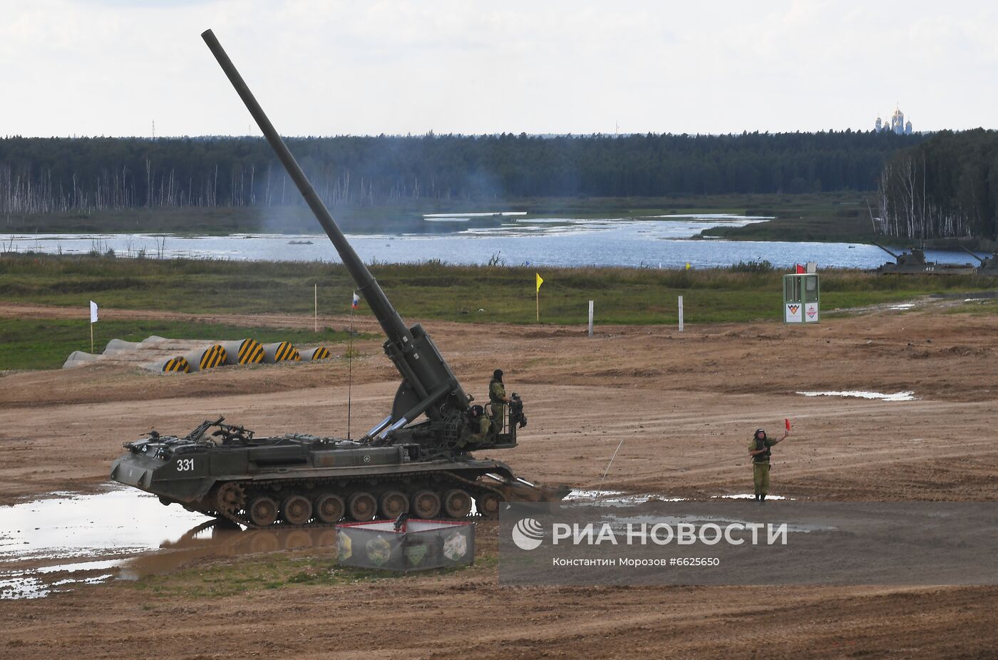 Генеральная репетиция динамического показа военной техники на полигоне "Алабино"