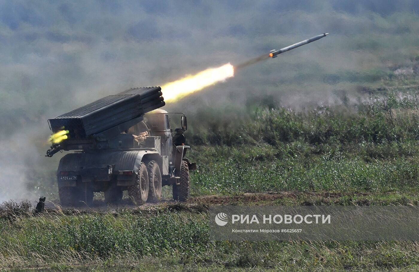 Генеральная репетиция динамического показа военной техники на полигоне "Алабино"