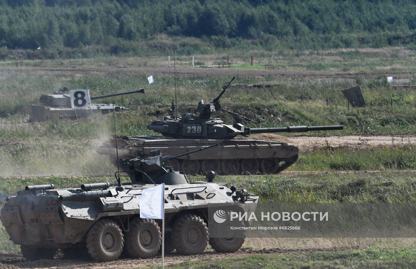 Генеральная репетиция динамического показа военной техники на полигоне "Алабино"