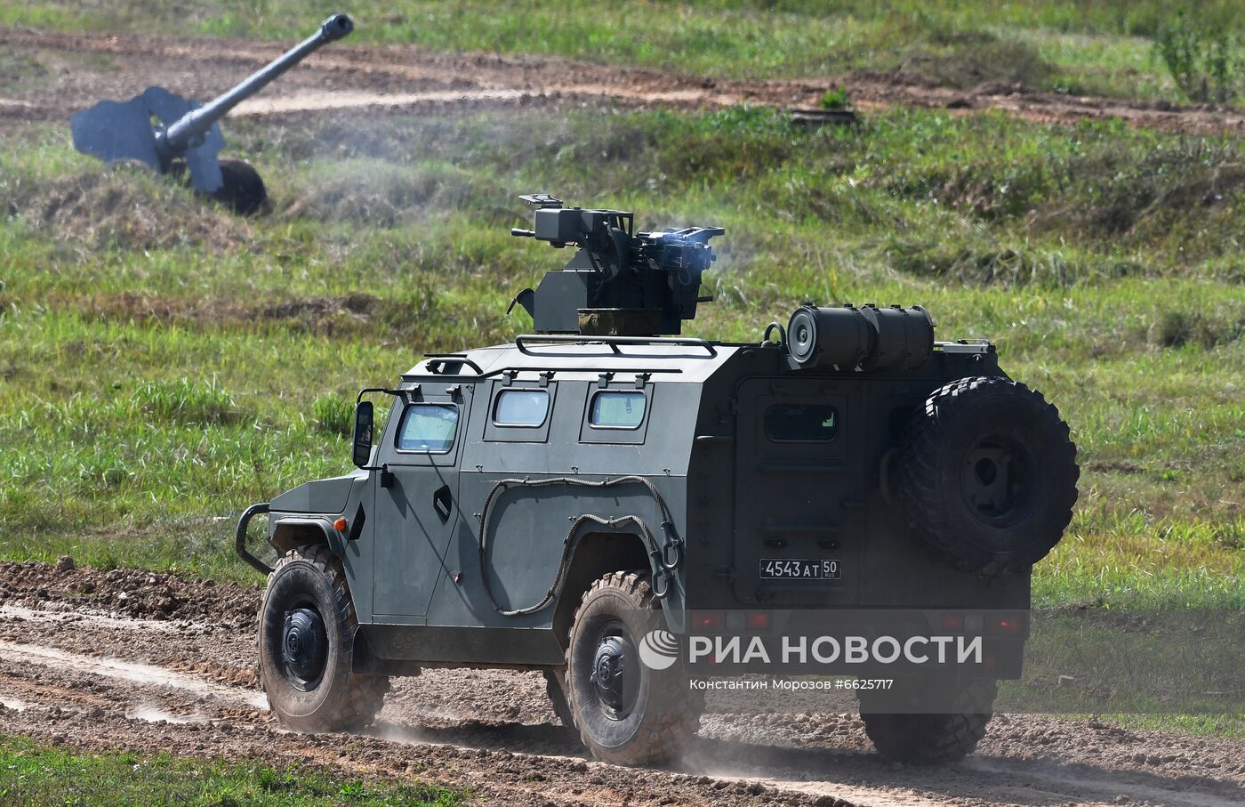 Генеральная репетиция динамического показа военной техники на полигоне "Алабино"