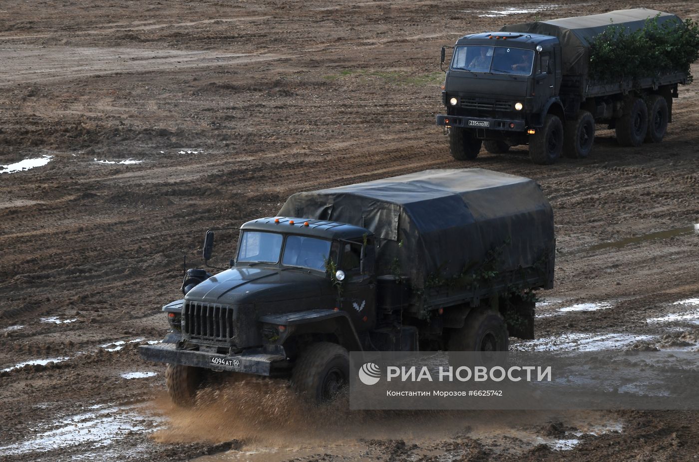 Генеральная репетиция динамического показа военной техники на полигоне "Алабино"