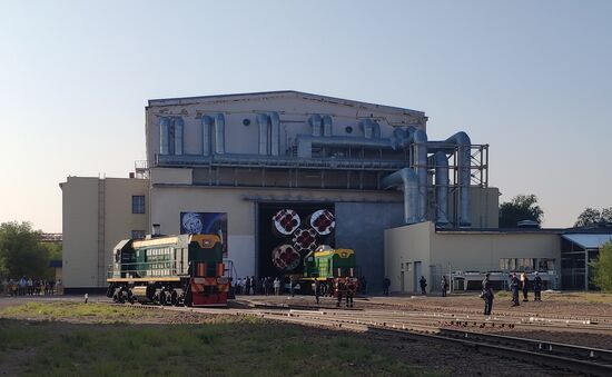 Вывоз РН "Союз-2.1б" с разгонным блоком "Фрегат" на стартовый комплекс космодрома Байконур