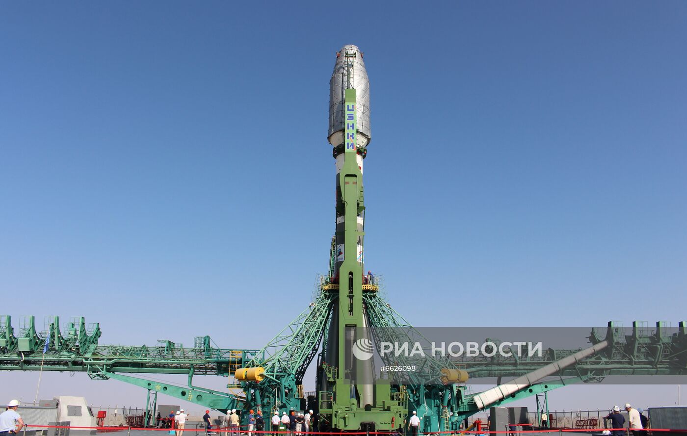 Вывоз РН "Союз-2.1б" с разгонным блоком "Фрегат" на стартовый комплекс космодрома Байконур